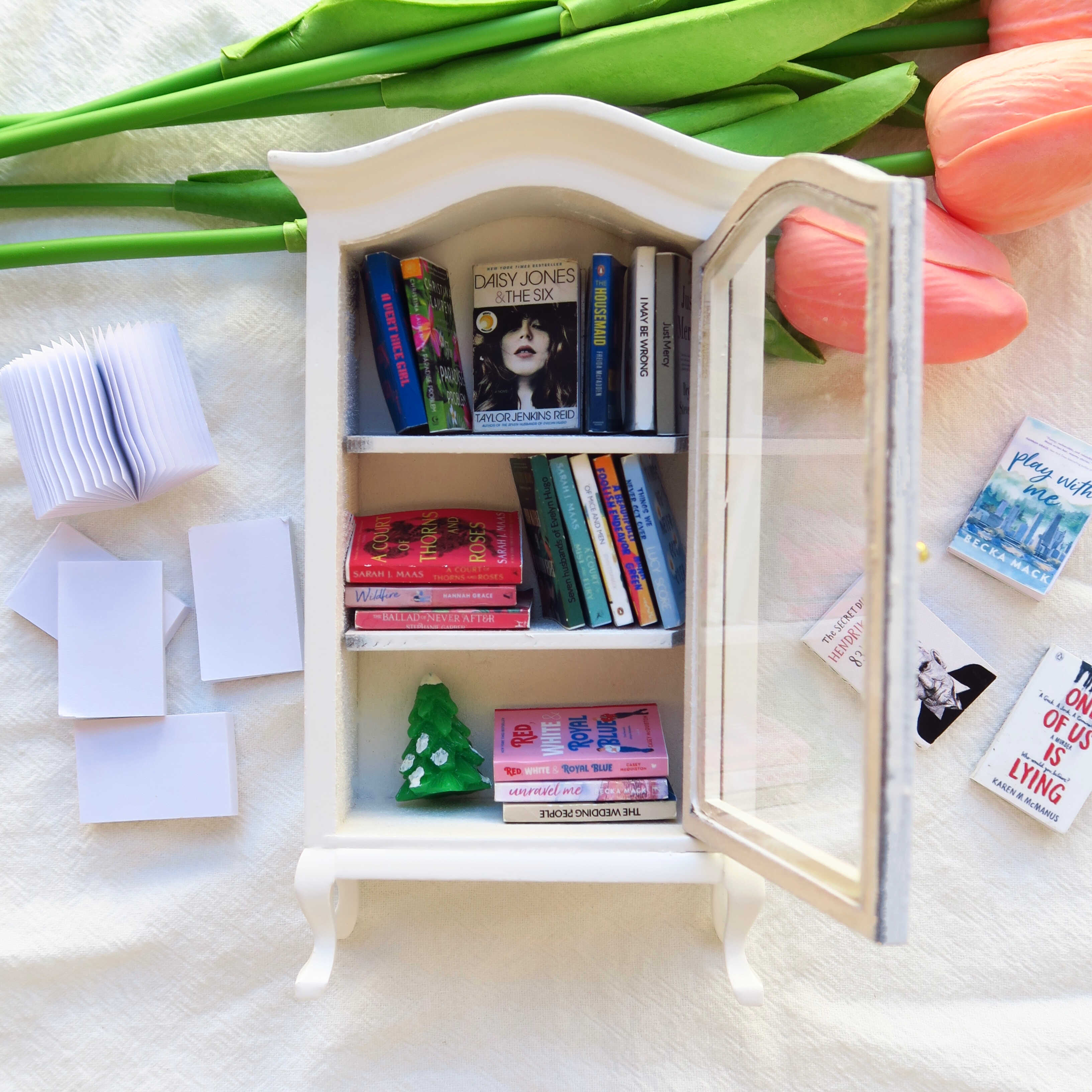 MINI BOOKCASE & MINI BOOKS